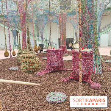 Ernesto Neto tisse une nouvelle installation monumentale gratuite au Grand Palais, nos photos