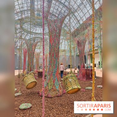 Ernesto Neto tisse une nouvelle installation monumentale gratuite au Grand Palais, nos photos