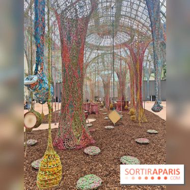 Ernesto Neto tisse une nouvelle installation monumentale gratuite au Grand Palais, nos photos
