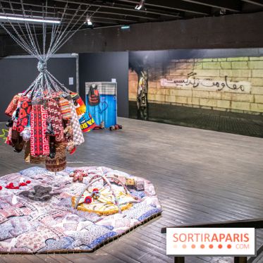 Exposition de vêtements-images de Chalisée Naamani au Palais de Tokyo