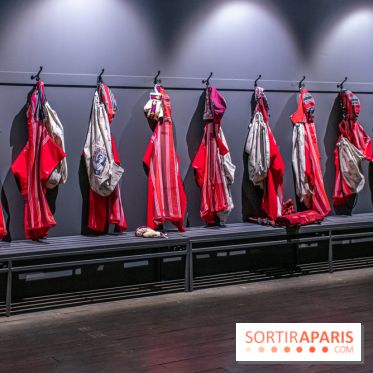 Exposition de vêtements-images de Chalisée Naamani au Palais de Tokyo