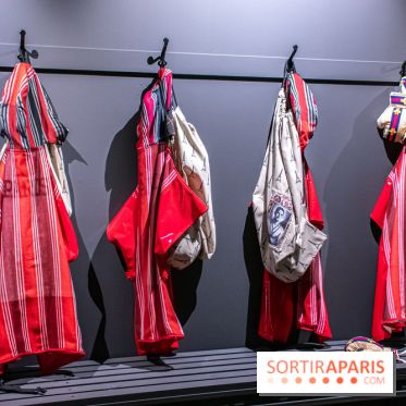 Exposition de vêtements-images de Chalisée Naamani au Palais de Tokyo