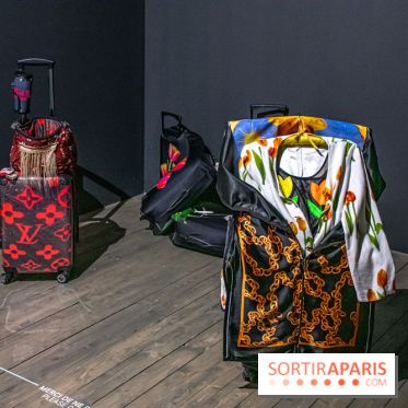 Exposition de vêtements-images de Chalisée Naamani au Palais de Tokyo