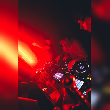 Nocturna au Medusarium De Paris : Une soirée house dans une boîte insolite de Paris - A7300291 Enhanced NR