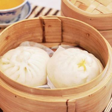 Les Banh Bao chez HOA NAM - brioche asiatique dans panier