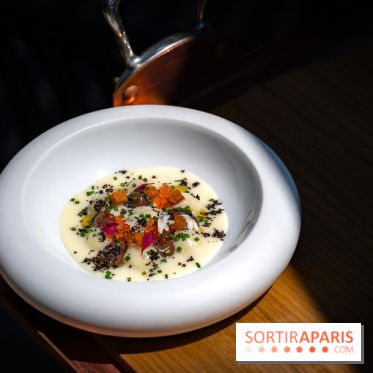 Restaurant Papylles à Bois-le-Roi - les photos - La pomme de terre nouvelles de Julien Favry Velouté Vichyssoise, œufs de truite fumée, olives noires