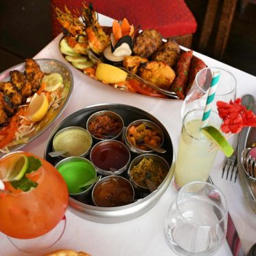 Nirvana Inde : un restaurant indien à la sortie de la station de métro liège - Fotor