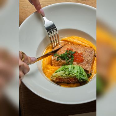 Gaston, restaurant de viande à Paris 17ème - Pavé de saumon en croute de tandoori 4