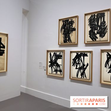 Pierre Soulages : nos photos de son exposition et de ses peintures sur papier à voir au Musée du Luxembourg 