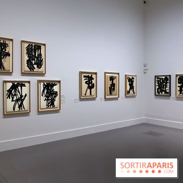Pierre Soulages : nos photos de son exposition et de ses peintures sur papier à voir au Musée du Luxembourg