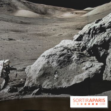 Destination Lune : un voyage immersif dans les étoiles à l'Atelier des Lumières - photos