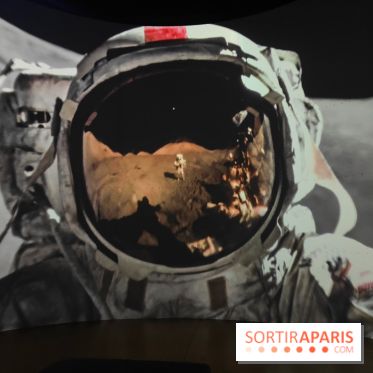 Destination Lune : un voyage immersif dans les étoiles à l'Atelier des Lumières - photos - fotor 1758652793320