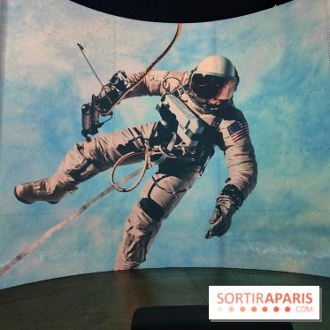 Destination Lune : un voyage immersif dans les étoiles à l'Atelier des Lumières - photos - fotor 1758652317168