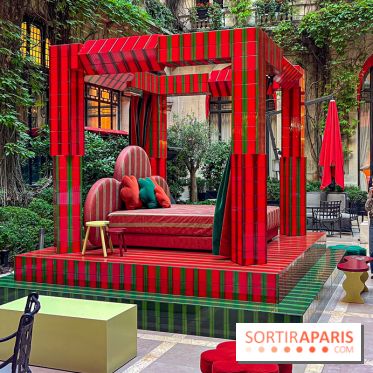Plaza Athénée : une installation design XXL gratuite signée Uchronia exposée dans la cour du palace - 2
