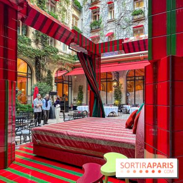 Plaza Athénée : une installation design XXL gratuite signée Uchronia exposée dans la cour du palace - 2