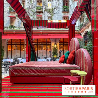 Plaza Athénée : une installation design XXL gratuite signée Uchronia exposée dans la cour du palace - 2