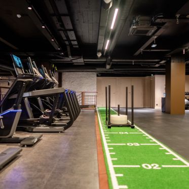 SEMPER Wellness : une salle de sport premium sur les Champs-Elysées - Cross training