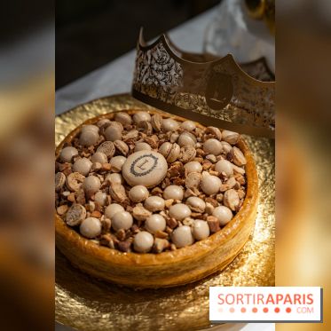 Les bûches et créations de Noël et fêtes de Ladurée 2025