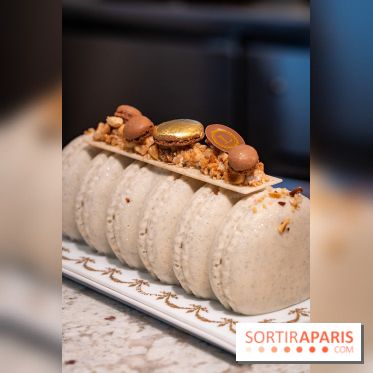 Les bûches et créations de Noël et fêtes de Ladurée 2025