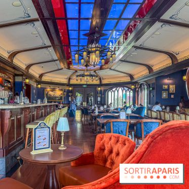 Disney Adventure World - The Regal View Lounge