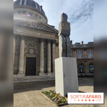 Art Basel Paris 2025 : un totem monumental installé sur le parvis de l'Institut de France - fotor 1760961273488