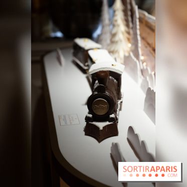 Bûche de Noël Lenôtre 2025 : Le train des Merveilles et les créations de fête - photos