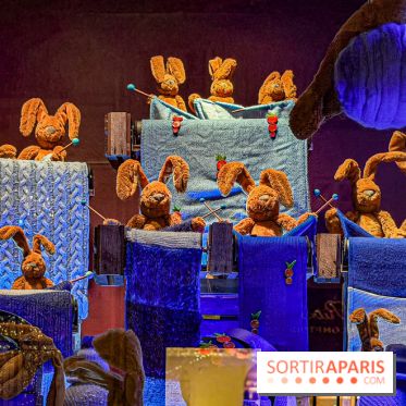 Les vitrines de Noël 2025 du Bon Marché : le grand magasin se métamorphose en (Bon) Marché de Noël