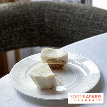 Bûche de Noël Fleur de Vanille du Shangri-La Paris 2025 par Timothy Lan, une création haute couture