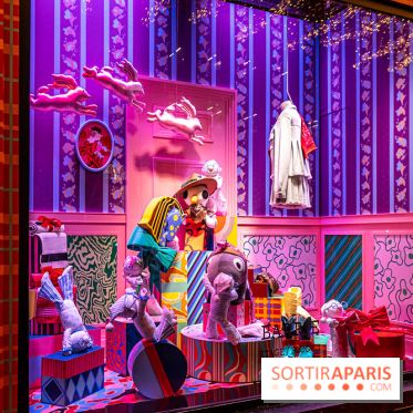Vitrines et sapin de Noël des Galeries Lafayettes avec Clara Luciani - photos