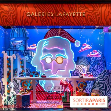 Vitrines et sapin de Noël des Galeries Lafayettes avec Clara Luciani - photos