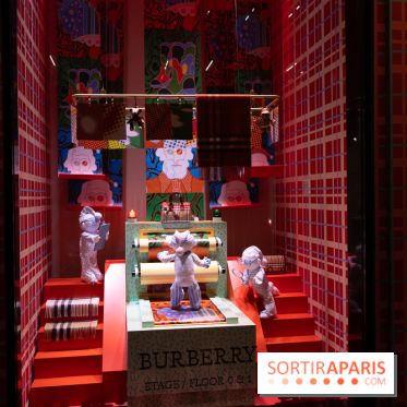 Vitrines et sapin de Noël des Galeries Lafayettes avec Clara Luciani - photos