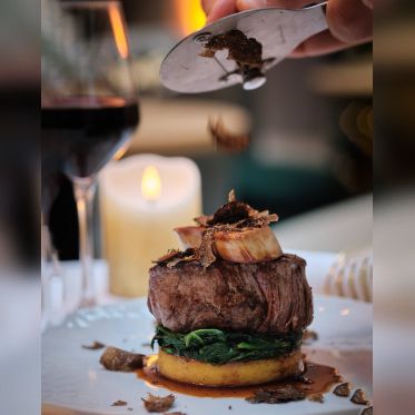 Séjour et dîner raffiné pour les fêtes au Marriott Champs-Élysées - 2025   11   26   Marriott 83