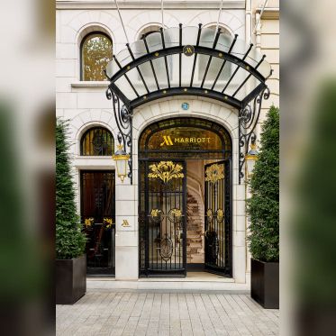 Séjour et dîner raffiné pour les fêtes au Marriott Champs-Élysées - MH PARDT Entrance prev