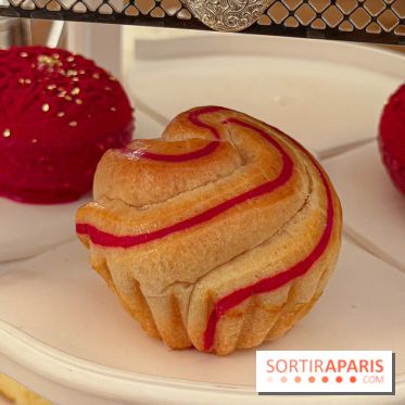 Noël 2025 au Plaza Athénée : tea time festif en famille, patinoire enchantée et chalet-raclette - IMG 4360