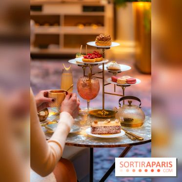 Le tea time Emily in Paris de l'Hôtel du Louvre - A7C04041