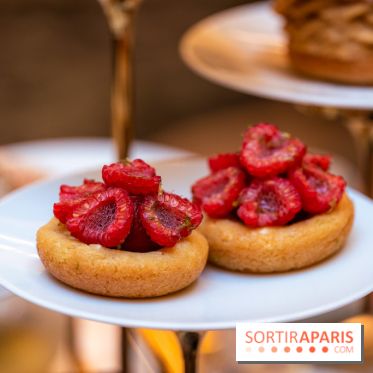 Le tea time Emily in Paris de l'Hôtel du Louvre - A7C04055