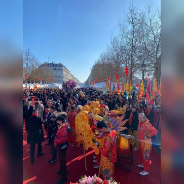 Défilés, dragons et saveurs asiatiques : la place de la République célèbre l’Année du Cheval - 5 2