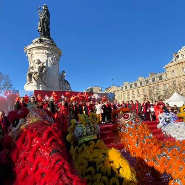 Défilés, dragons et saveurs asiatiques : la place de la République célèbre l’Année du Cheval - 7 2