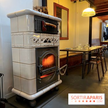 Café de l'Usine - Décoration poele cheminée