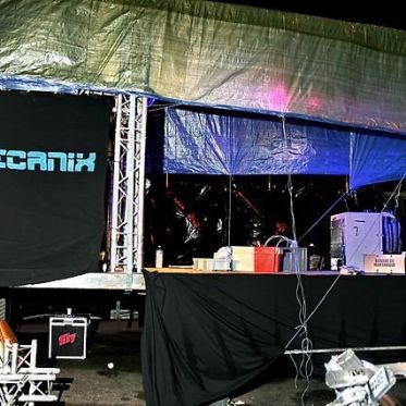 Montage des chars Techno Parade 2010