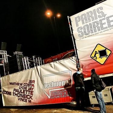 Montage des chars Techno Parade 2010