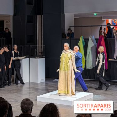 Le Musée Vivant de la Mode d'Olivier Saillard : exposition-performance à la Fondation Cartier
