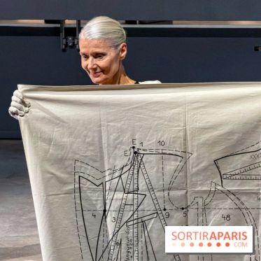 Le Musée Vivant de la Mode d'Olivier Saillard : exposition-performance à la Fondation Cartier
