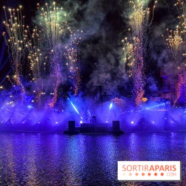 Disneyland Paris : Disney Cascade of Lights, le spectacle nocturne sur Adventure Bay