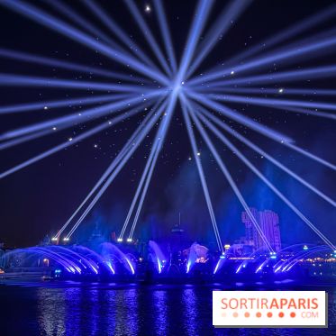 Disneyland Paris : Disney Cascade of Lights, le spectacle nocturne sur Adventure Bay