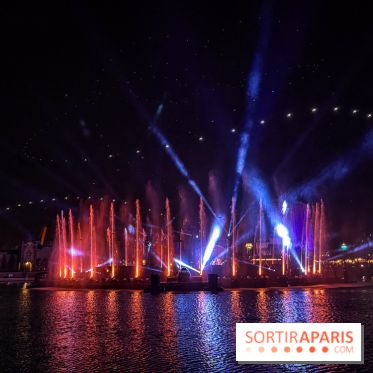 Disneyland Paris : Disney Cascade of Lights, le spectacle nocturne sur Adventure Bay
