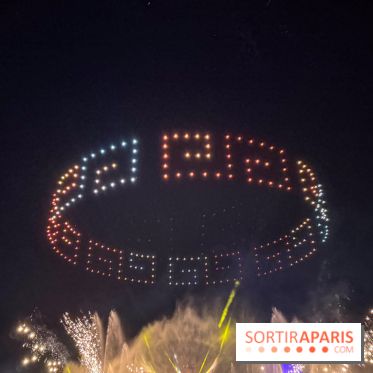 Disneyland Paris : Disney Cascade of Lights, le spectacle nocturne sur Adventure Bay