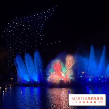 Disneyland Paris : Disney Cascade of Lights, le spectacle nocturne sur Adventure Bay
