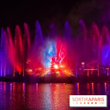 Disneyland Paris : Disney Cascade of Lights, le spectacle nocturne sur Adventure Bay