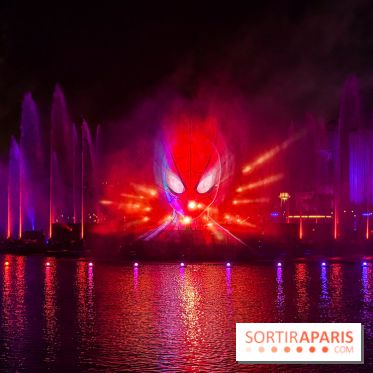 Disneyland Paris : Disney Cascade of Lights, le spectacle nocturne sur Adventure Bay